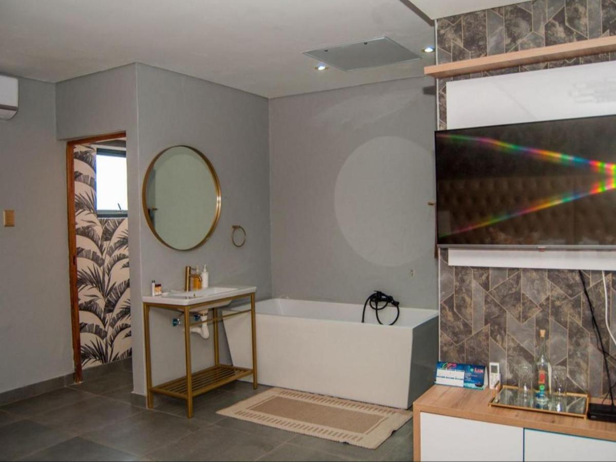 The Lux Hotel And Resorts Louis Trichardt Bagian luar foto