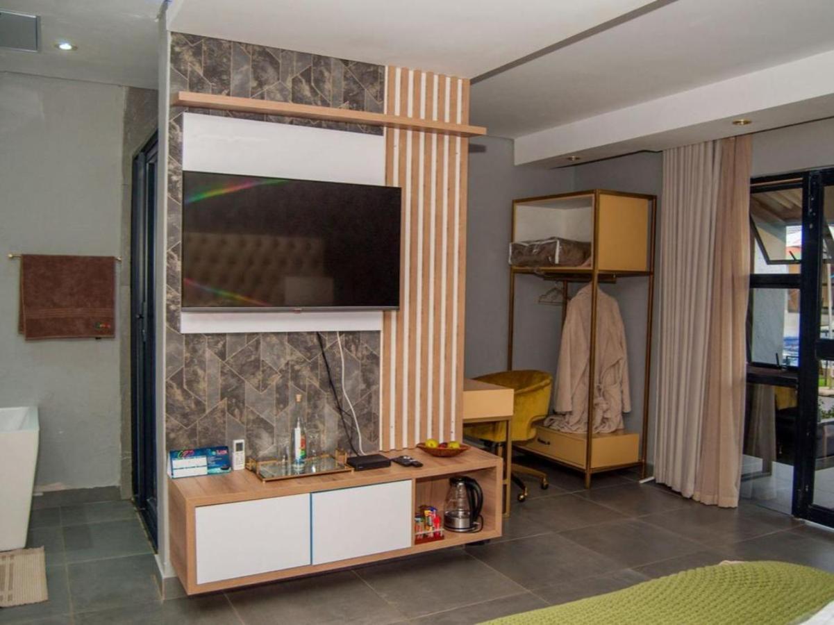 The Lux Hotel And Resorts Louis Trichardt Bagian luar foto