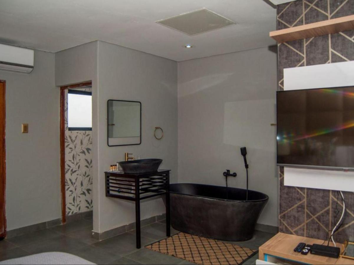The Lux Hotel And Resorts Louis Trichardt Bagian luar foto